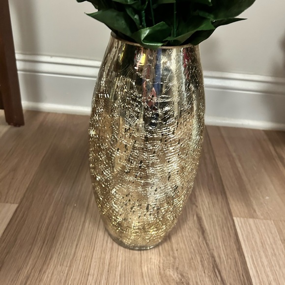 Mainstays Poinsettia Bush Pics NWT set of 6 and Gold Vase NWT - Picture 3 of 4